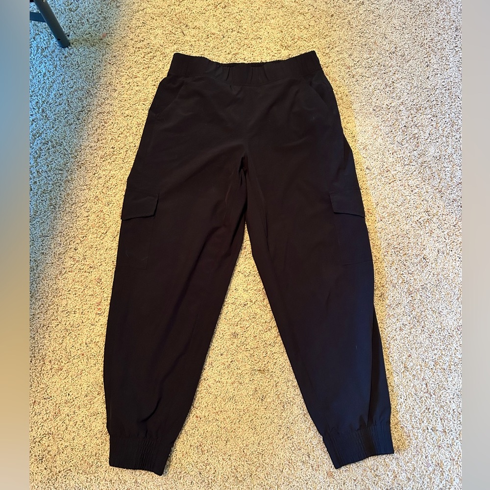Lightweight jogger or exercise pants